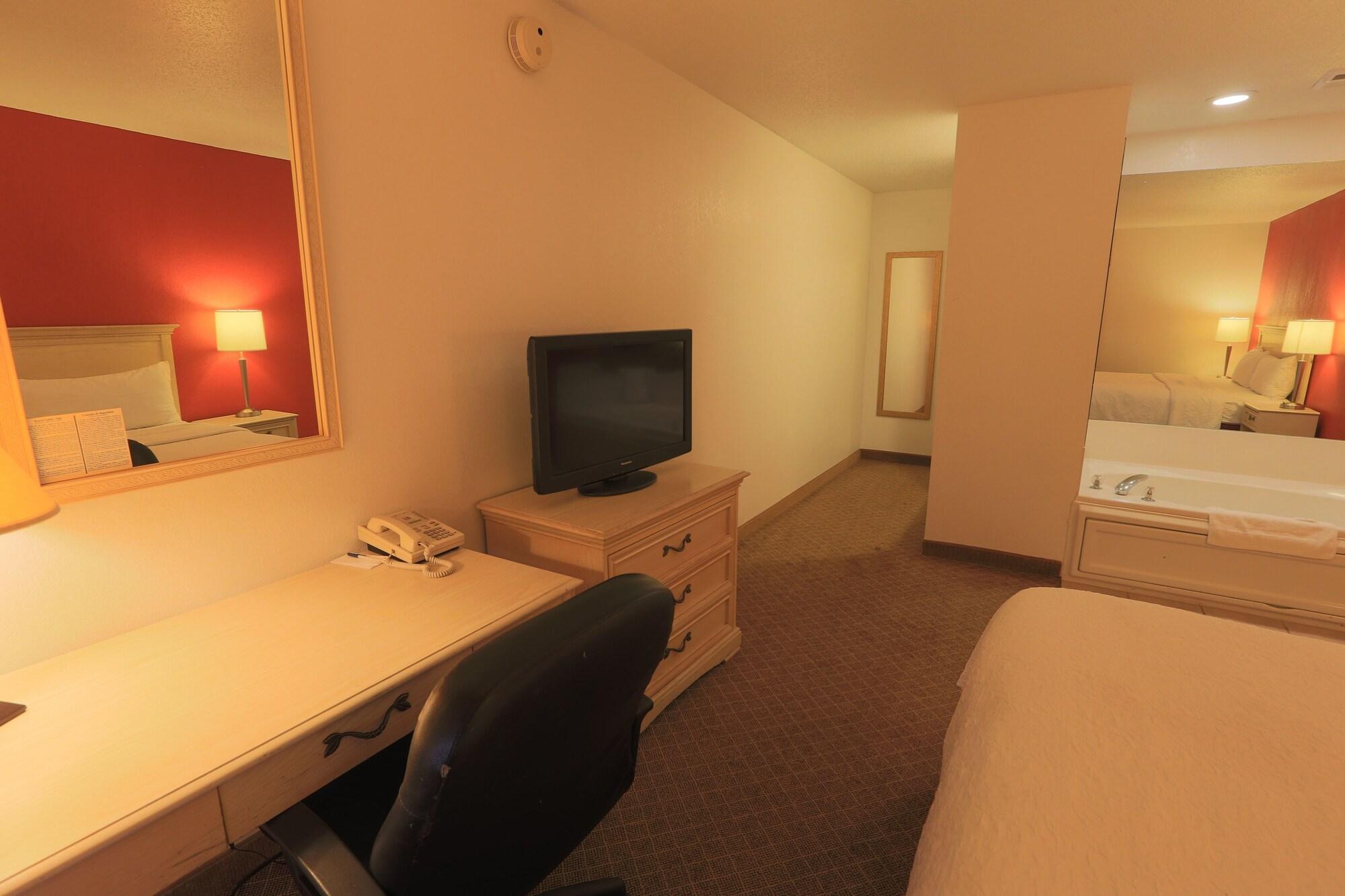 Days Inn By Wyndham Calumet Park Экстерьер фото