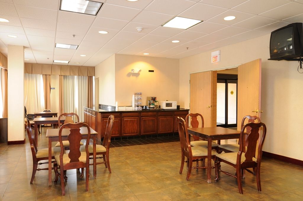 Days Inn By Wyndham Calumet Park Ресторан фото